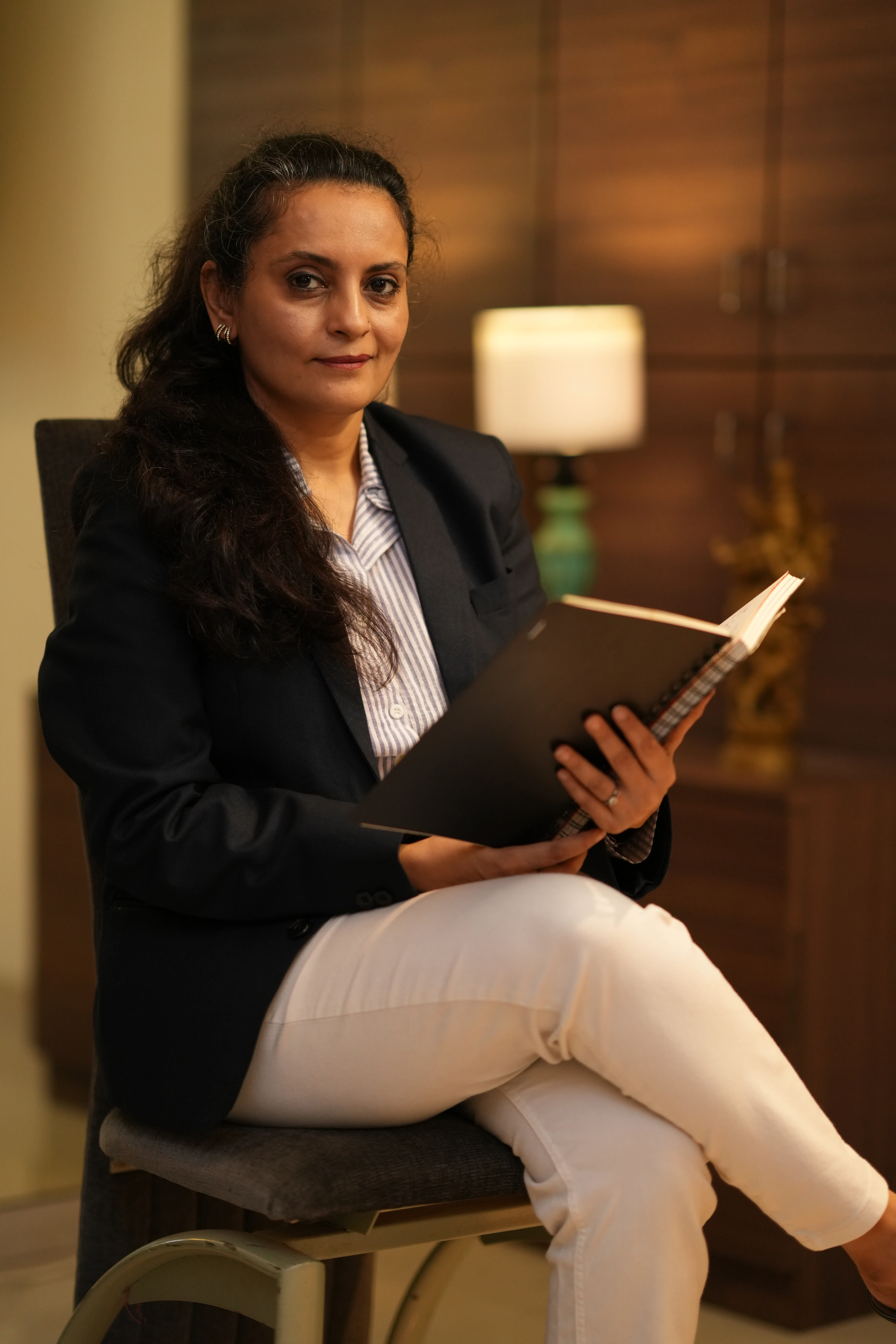 Best relationship coach in Mumbai guiding a client through a coaching session
